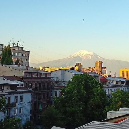 Umba Apartment N3 - Balcony And Mount Ararat View Yerevan Bagian luar foto