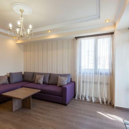 Umba Apartment N3 - Balcony And Mount Ararat View Yerevan Bagian luar foto