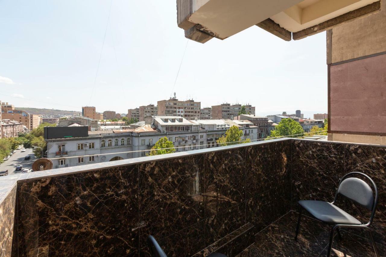 Umba Apartment N3 - Balcony And Mount Ararat View Yerevan Bagian luar foto